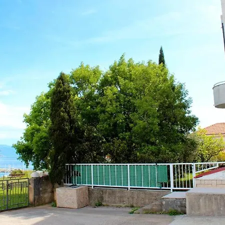 Suncana Obala - Sunny Coast - 5 Min Walk To The Apartament Novi Vinodolski